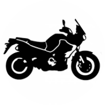 Černá silueta motorky s řidičem v kruhovém bílém pozadí, stylizovaný logotyp.